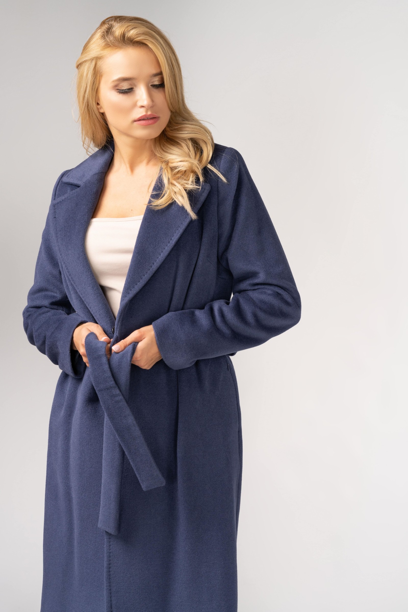 Elegancki, wełniany płaszcz z paskiem do kolan w kolorze dżinsowym