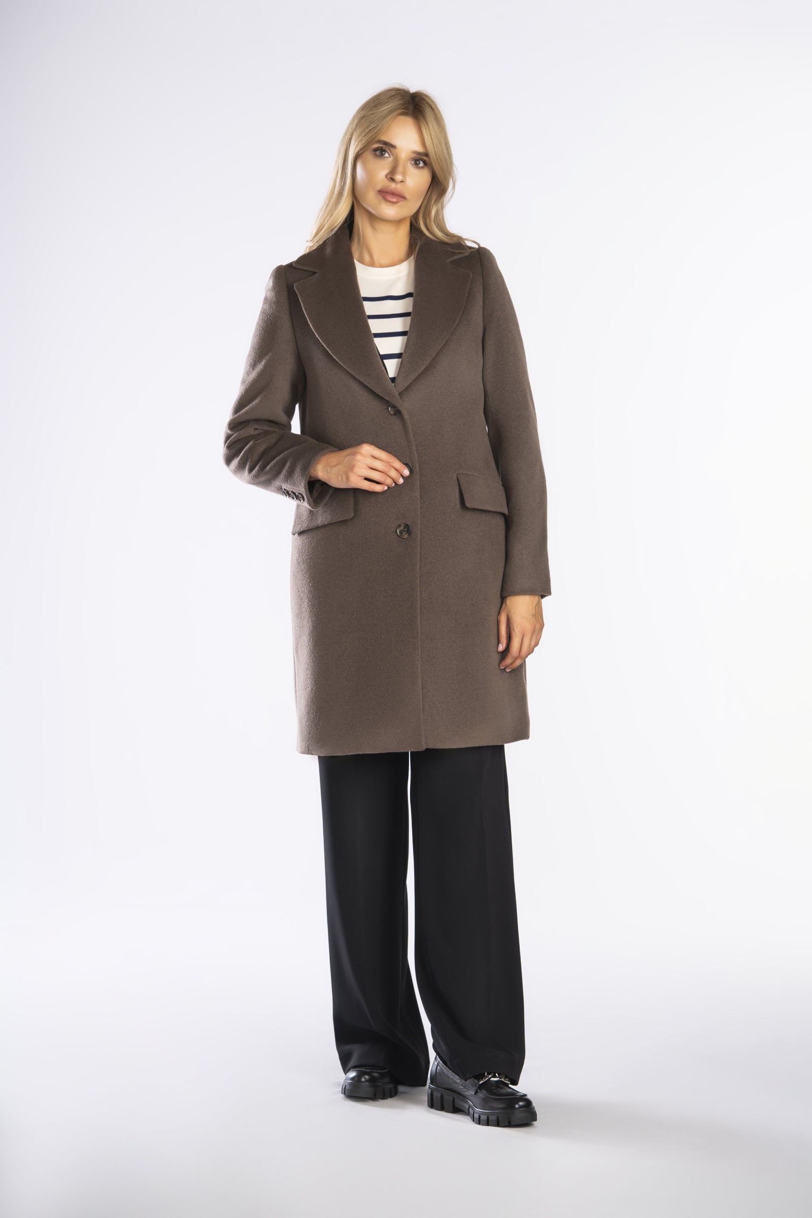 Klasyczna, prosta damska dyplomatka.