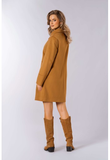 Prosty, krótki płaszcz z wykładaną stójką 555 ciemny camel