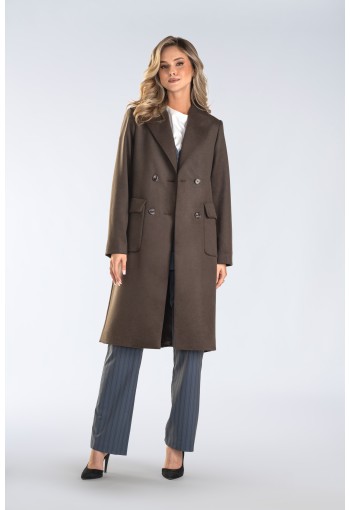 Klasyczny płaszcz dwurzędowy z kontrafałdą i szerokimi klapami – ponadczasowa elegancja w praktycznym i ocieplanym wydaniu.