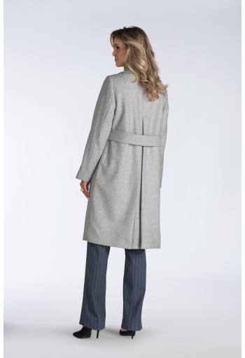 Klasyczny płaszcz dwurzędowy z kontrafałdą i szerokimi klapami – ponadczasowa elegancja w praktycznym i ocieplanym wydaniu.