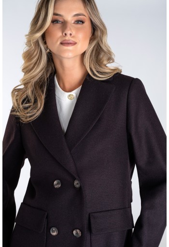 Klasyczny płaszcz dwurzędowy z kontrafałdą i szerokimi klapami – ponadczasowa elegancja w praktycznym i ocieplanym wydaniu.