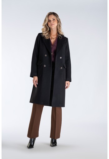 Klasyczny płaszcz dwurzędowy z kontrafałdą i szerokimi klapami – ponadczasowa elegancja w praktycznym i ocieplanym wydaniu.