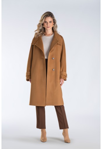 Nowoczesny płaszcz damski typu kimono z wysoką stójką i asymetrycznym zapięciem – stylowy, ciepły i wyjątkowo komfortowy.