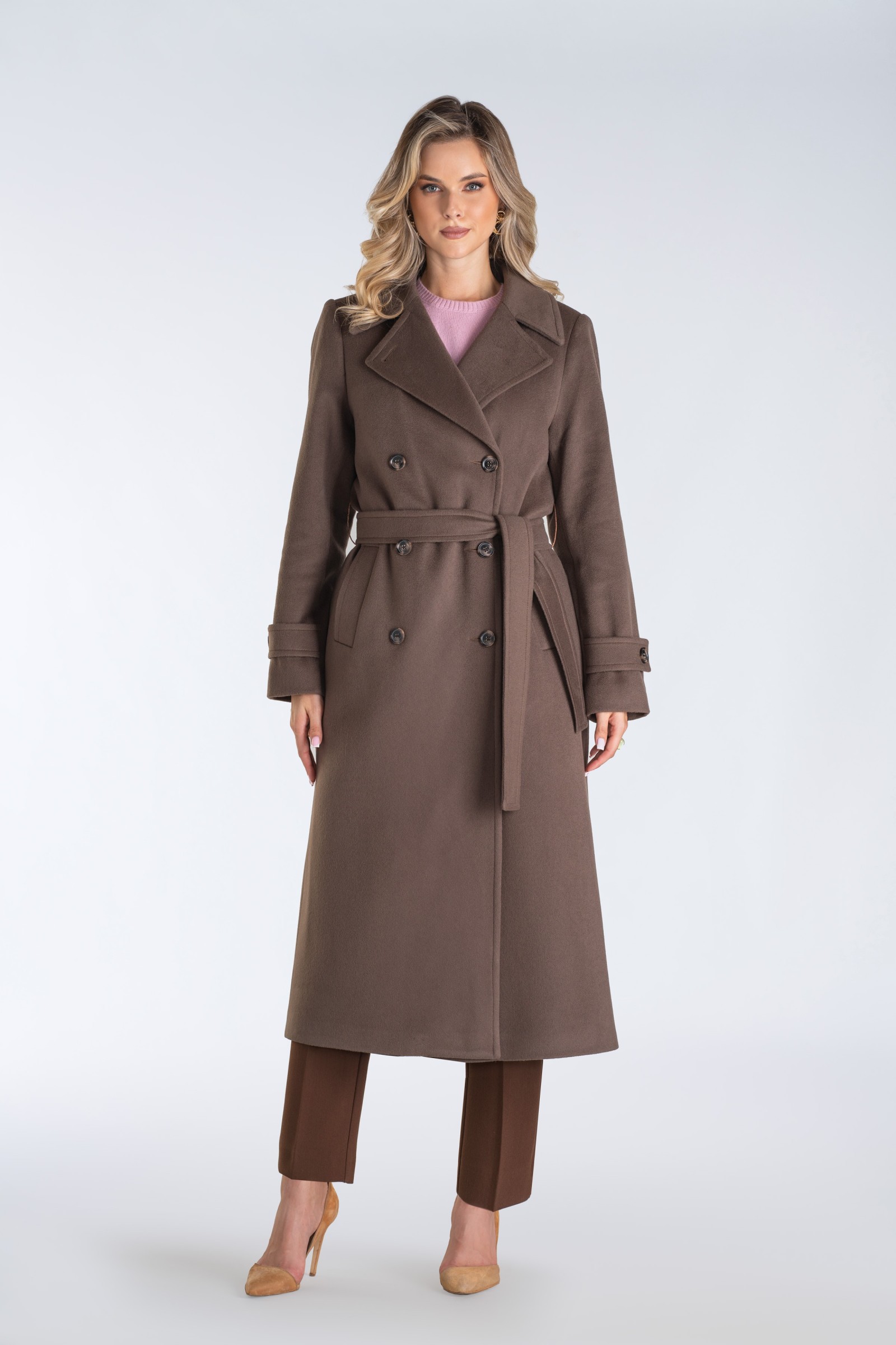Elegancki płaszcz dwurzędowy z paskiem – idealny wybór na jesień i zimę dla kobiet ceniących klasykę i wygodę.