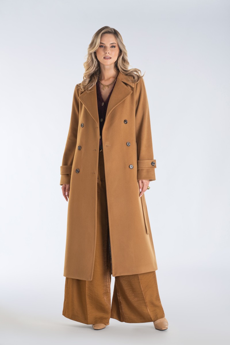 Elegancki płaszcz dwurzędowy z paskiem – idealny wybór na jesień i zimę dla kobiet ceniących klasykę i wygodę.