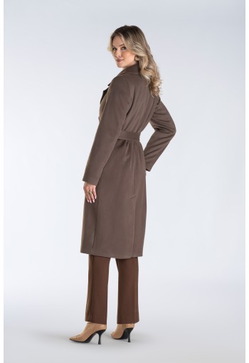 Jednorzędowy płaszcz damski z szerokimi klapami i krytym zapięciem – minimalistyczny, elegancki i doskonały do wielu stylizacji.