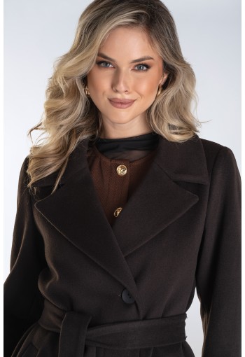 Jednorzędowy płaszcz damski z szerokimi klapami i krytym zapięciem – minimalistyczny, elegancki i doskonały do wielu stylizacji.