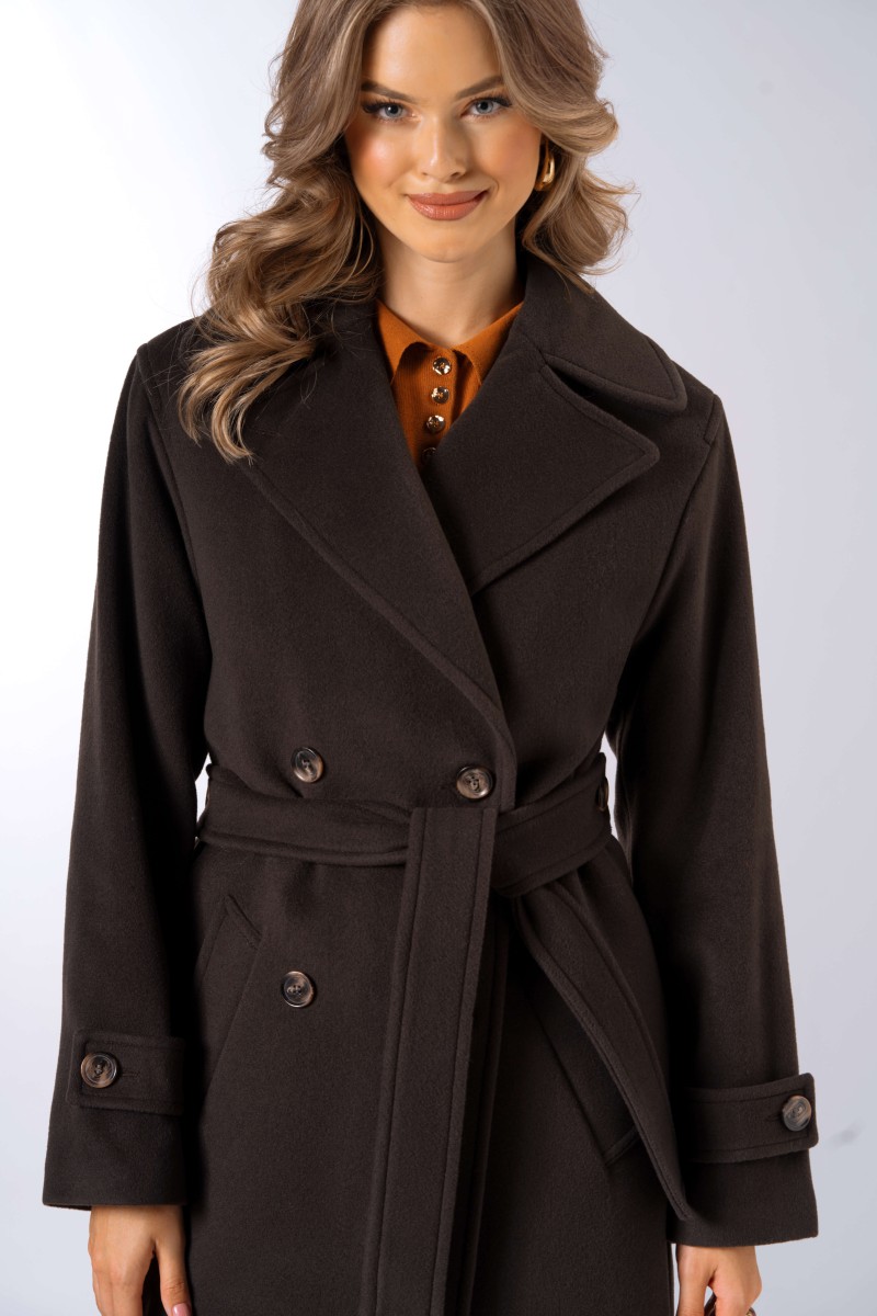 Długi, ciepły płaszcz, wiązany paskiem w talii z dużymi klapami 557 brązowy
