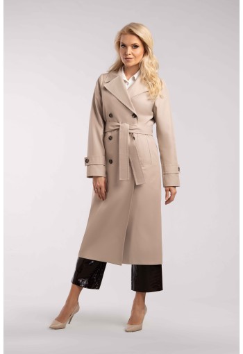 Długi płaszcz damski z lekkiej tkaniny idealny na wiosnę.
Elegancki fason, kobiecy krój z odpinanym paskiem.