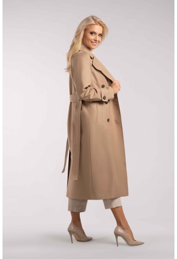 Długi płaszcz damski z lekkiej tkaniny idealny na wiosnę.
Elegancki fason, kobiecy krój z odpinanym paskiem.