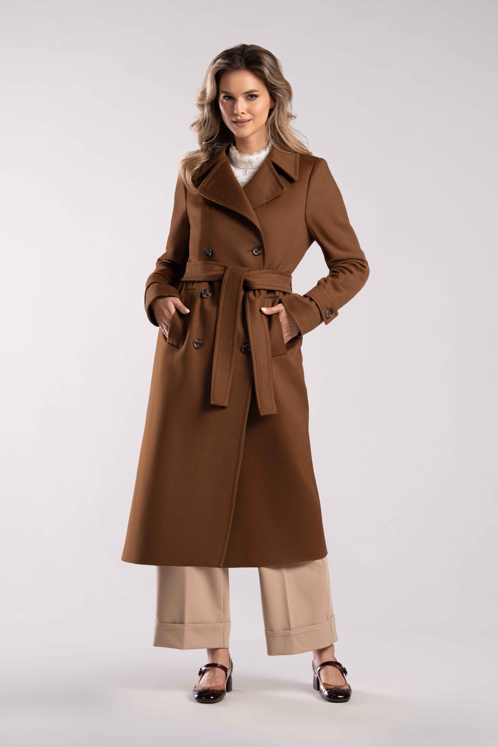Długi płaszcz wełniany 100% z paskiem ciemny camel M583 | Szulist