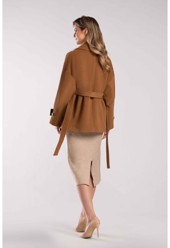 M579 krótki wełniany płaszcz damski oversize z paskiem w kolorze camel – tył