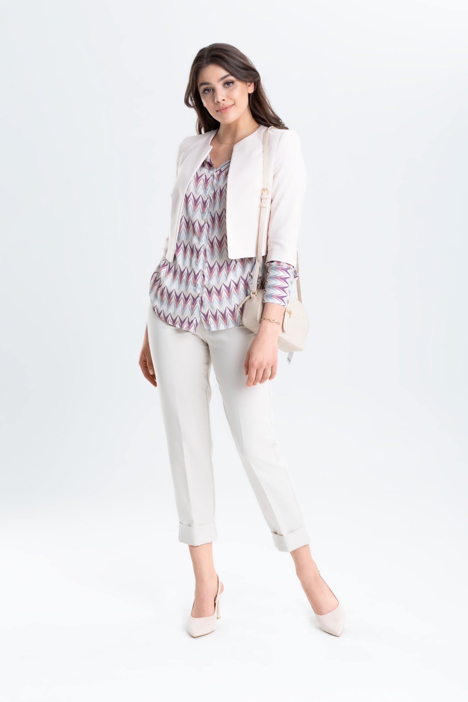 Minimalistyczny, krótki żakiet m681 Szulist