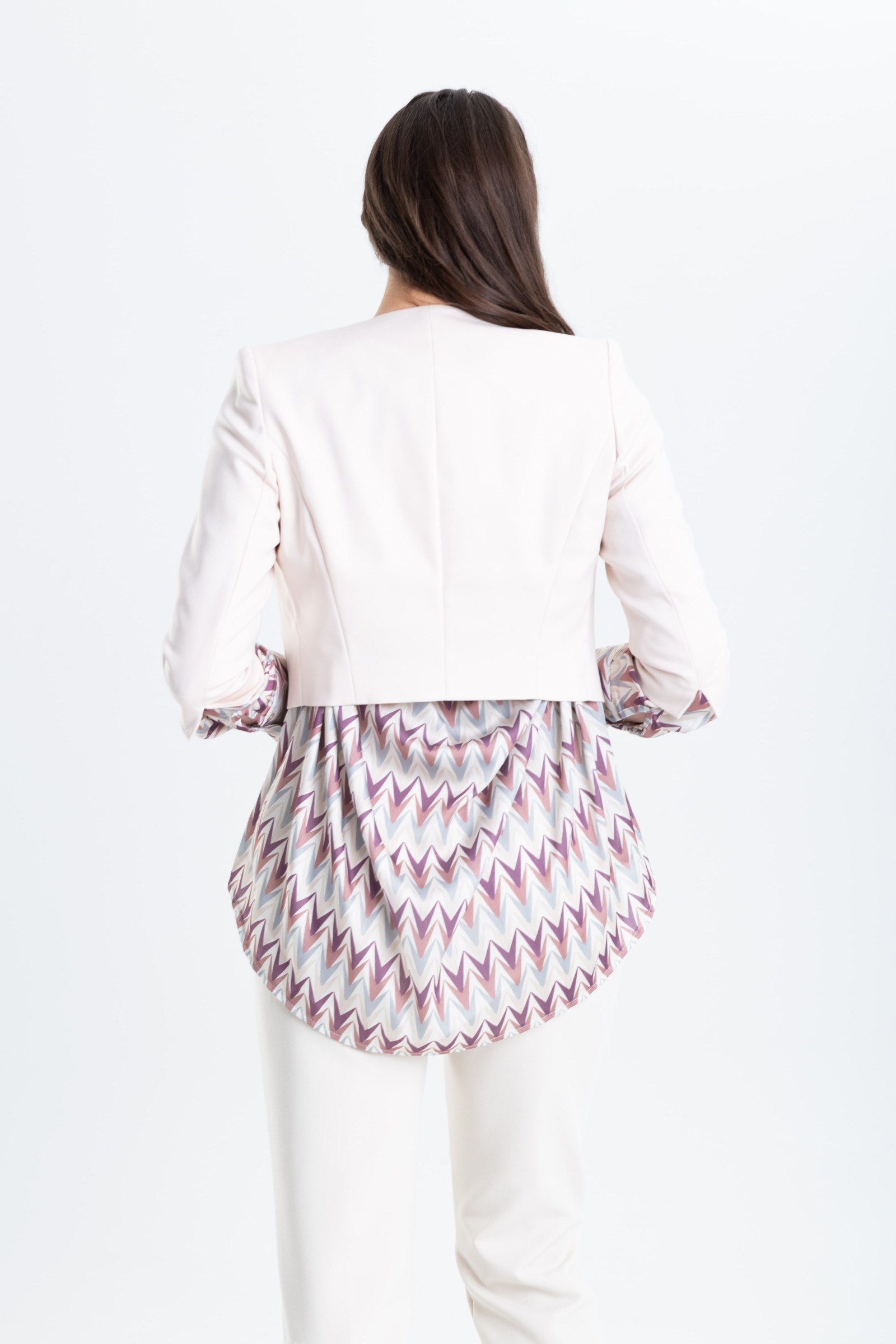 Minimalistyczny, krótki żakiet m681 Szulist