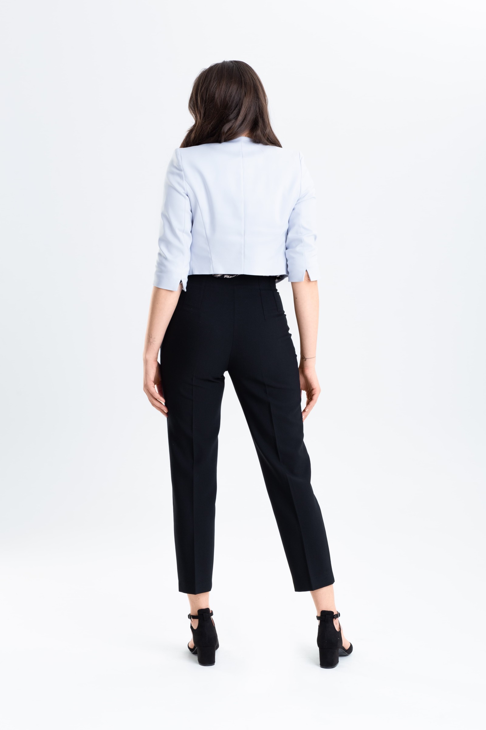 Minimalistyczny, krótki żakiet m681 Szulist