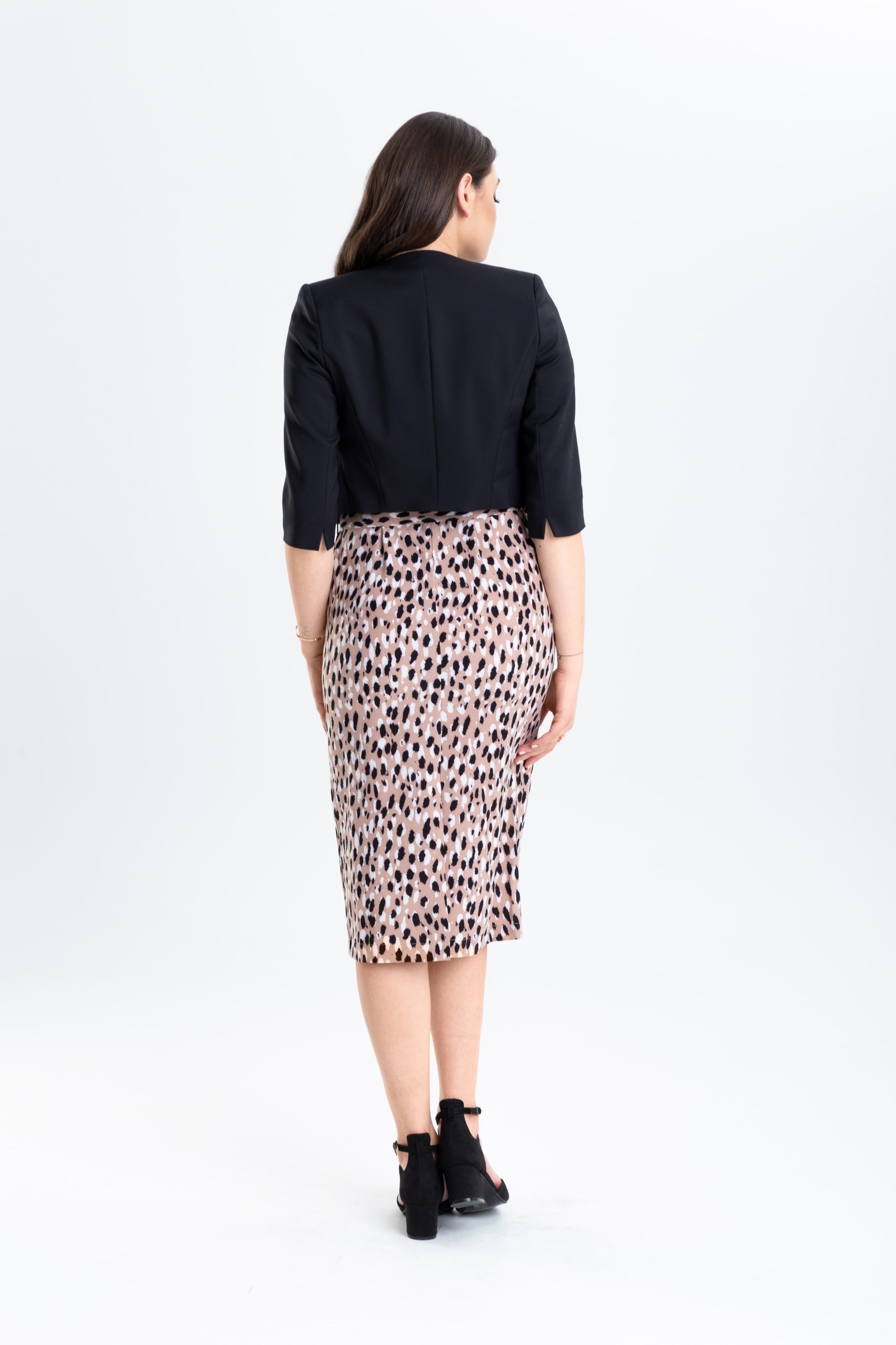 Minimalistyczny, krótki żakiet m681 Szulist