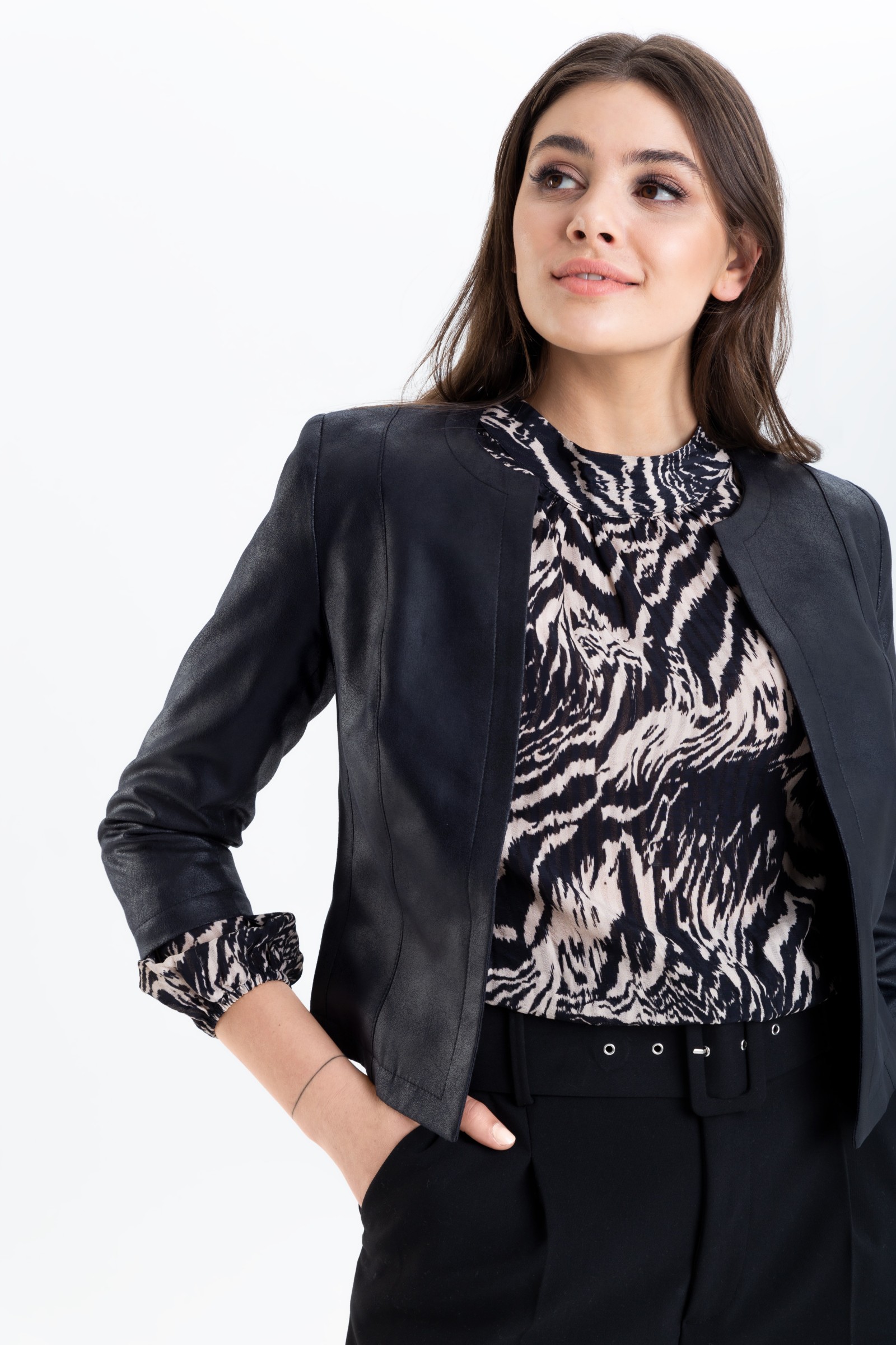 Krótki żakiet ze skóry ekologicznej m674 Szulist