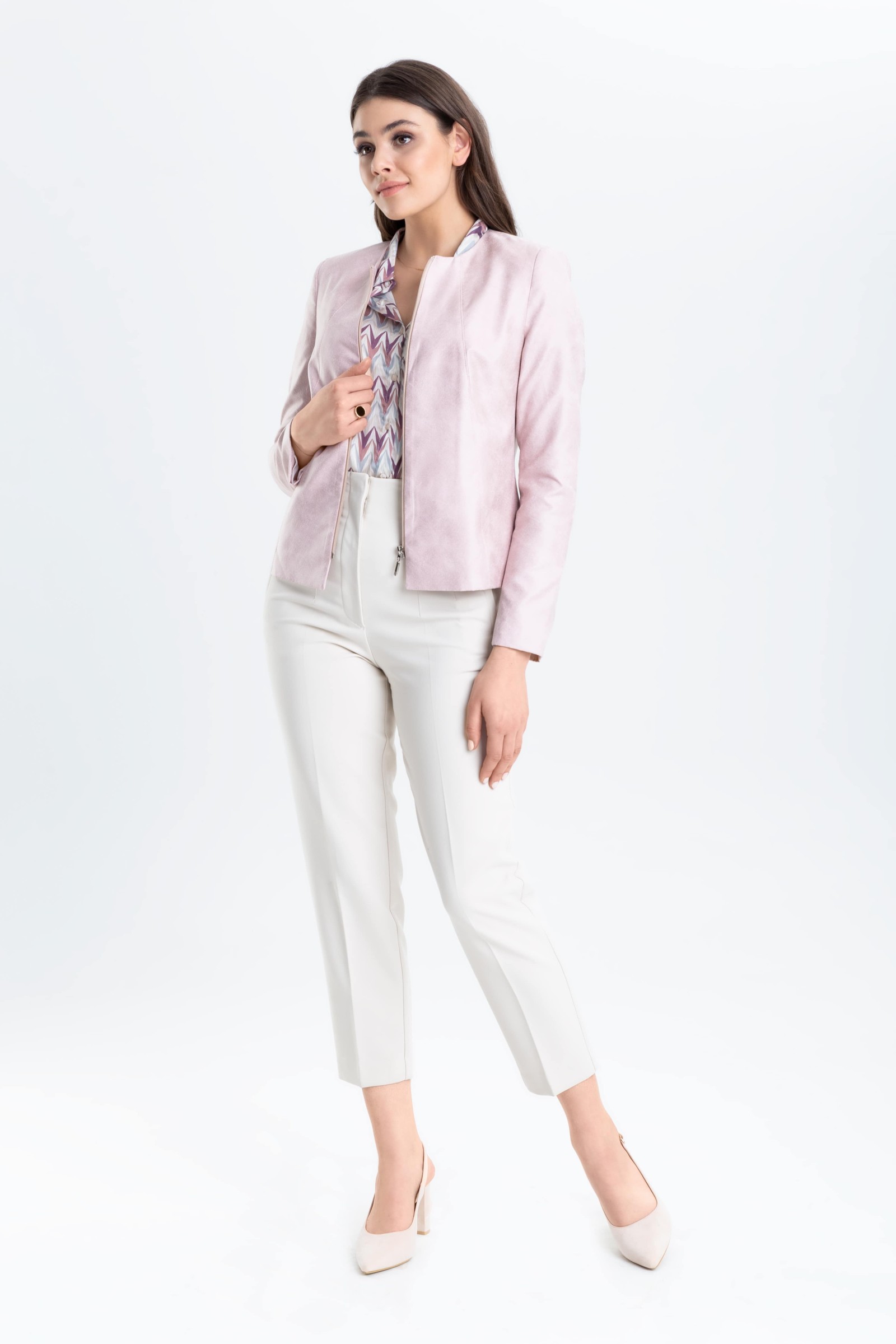 Prosty żakiet ze skóry ekologicznej zapinany na suwak m692 Szulist